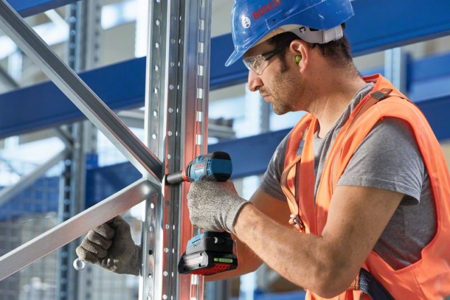 Аккумуляторный ударный шуруповерт/гайковерт GDX 18V-200 C