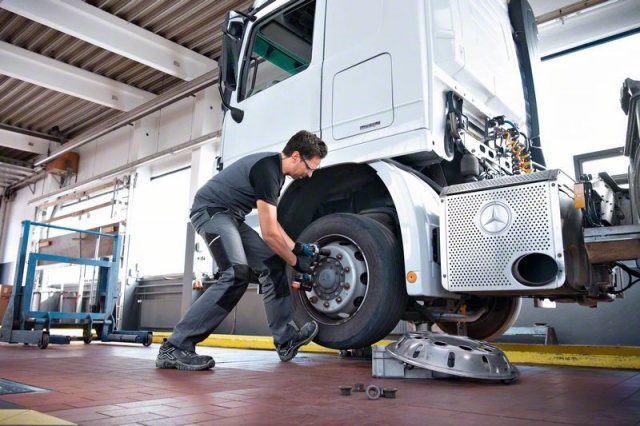 Аккумуляторный ударный гайковёрт GDS 18V-1050 H