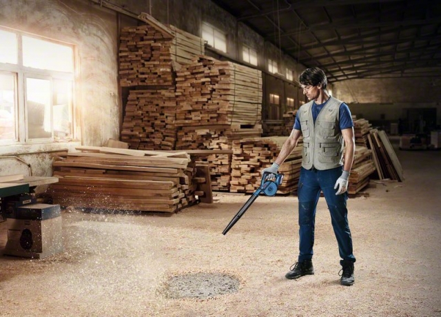 Аккумуляторная воздуходувка GBL 18V-120