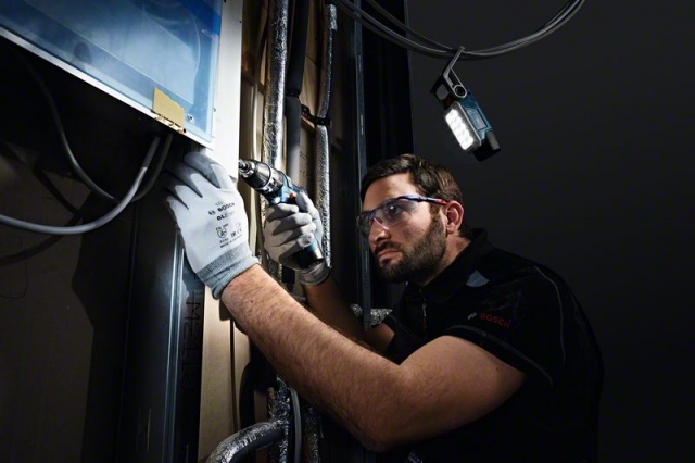 Аккумуляторный фонарь GLI 12V-330