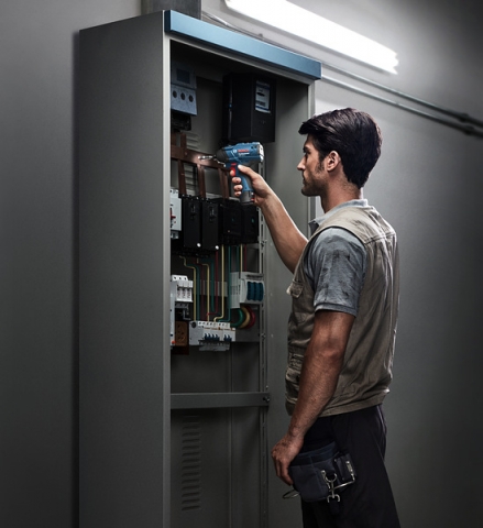 Аккумуляторный ударный шуруповерт/гайковерт GDR 120-LI