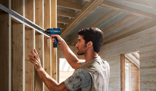 Аккумуляторный ударный шуруповерт/гайковерт GDR 120-LI