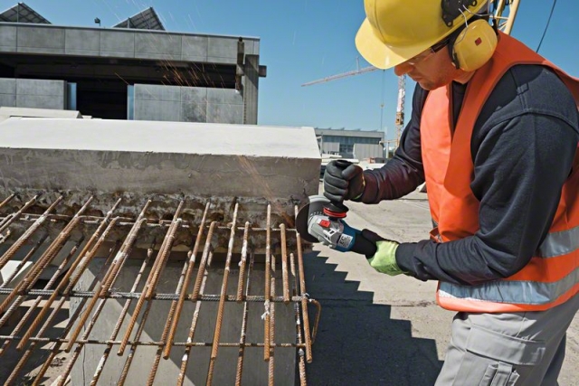 Аккумуляторная угловая шлифмашина GWS 18V-10 C