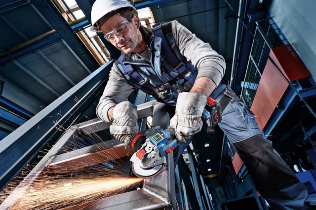 Аккумуляторная угловая шлифмашина BITURBO с X-LOCK GWX 18V-15 SC