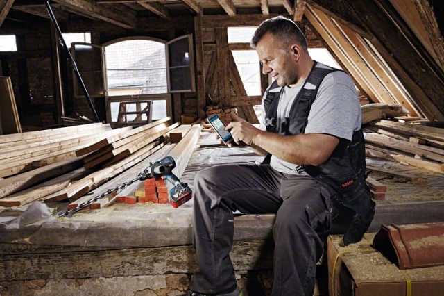 Аккумуляторная дрель-шуруповёрт <!-- language missing -->