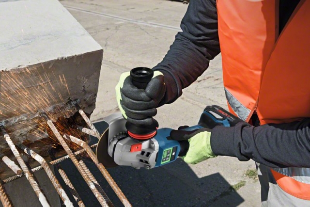 Аккумуляторная угловая шлифмашина BITURBO GWS 18V-15 SC